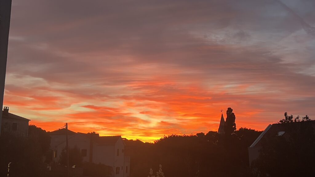 Der aussergewöhnliche Blick vom Loft Apartment Postira mit der Abendstimmung